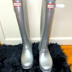 NEW , NEVER WORN HUNTER BOOTS